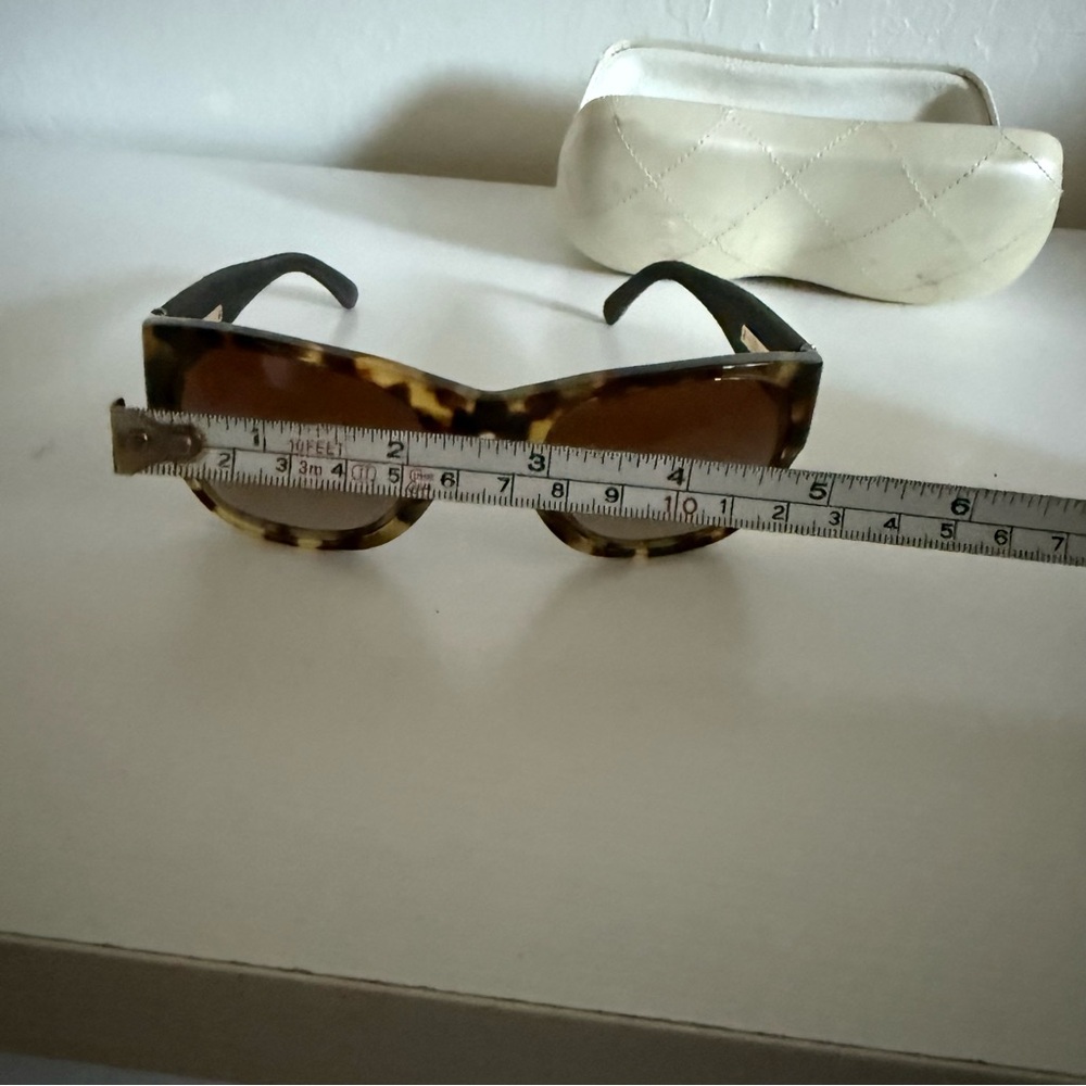 Chanel Tortoiseshell Cat Eye Sunglasses Tweed Arms Gold CC Logo Italy - Picture 10 of 12